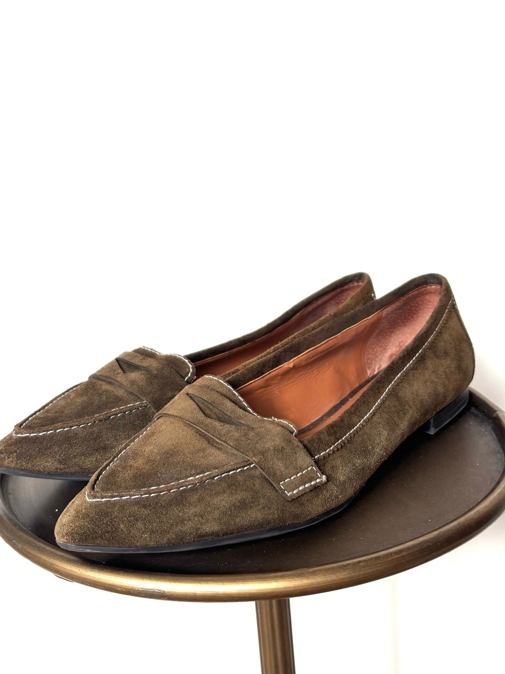 Franco Sarto Olive Suede Flat Loafer Sz 10
Earthy Minimalist Quiet Luxury Chic